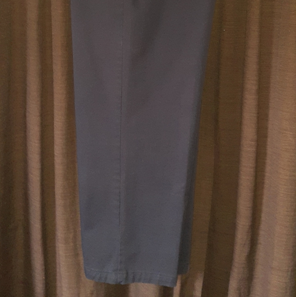 Lee - Picture 2 of 6